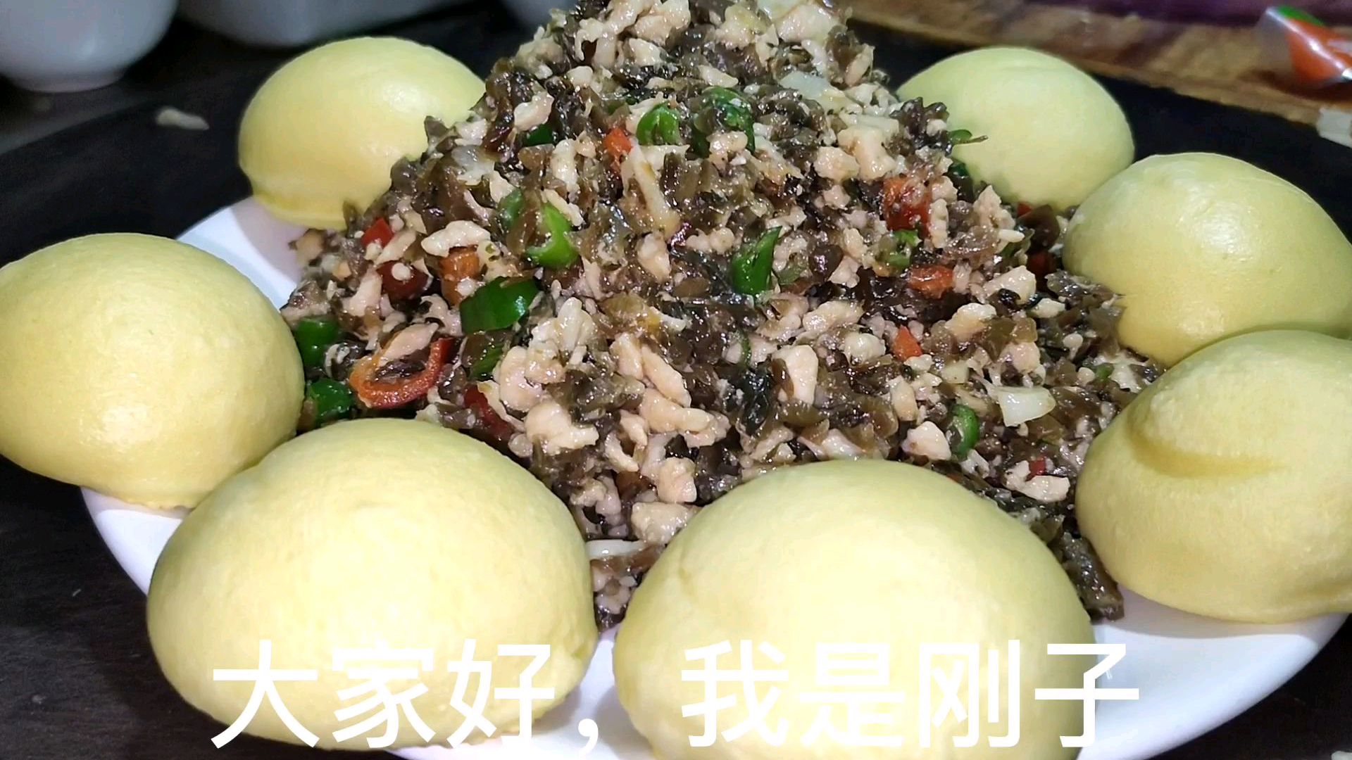 鸡米芽菜的完美做法,有菜有肉还有馍,咸鲜味美吃不停!