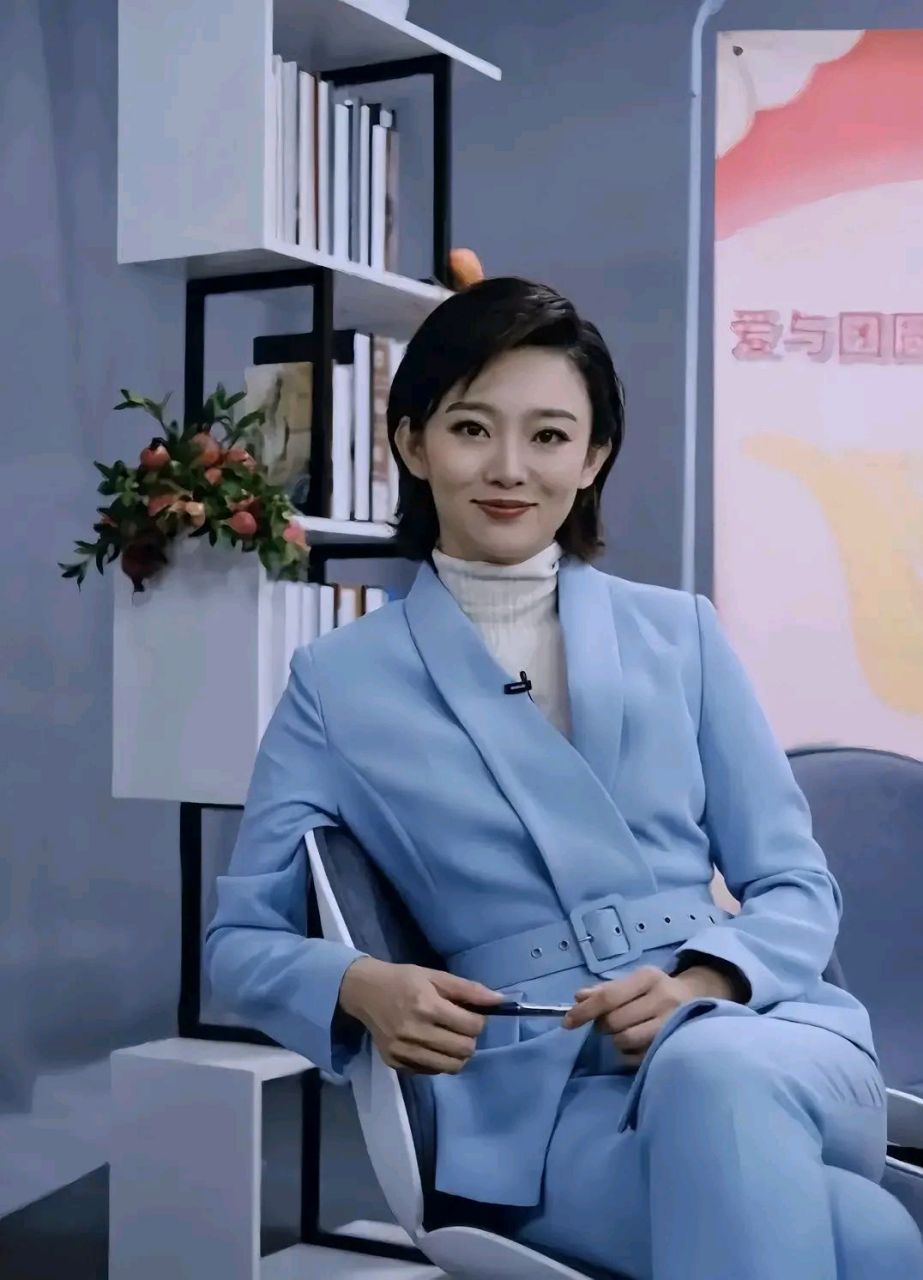 李七月,美丽大方,央视主持人,猜下主持过那些节目