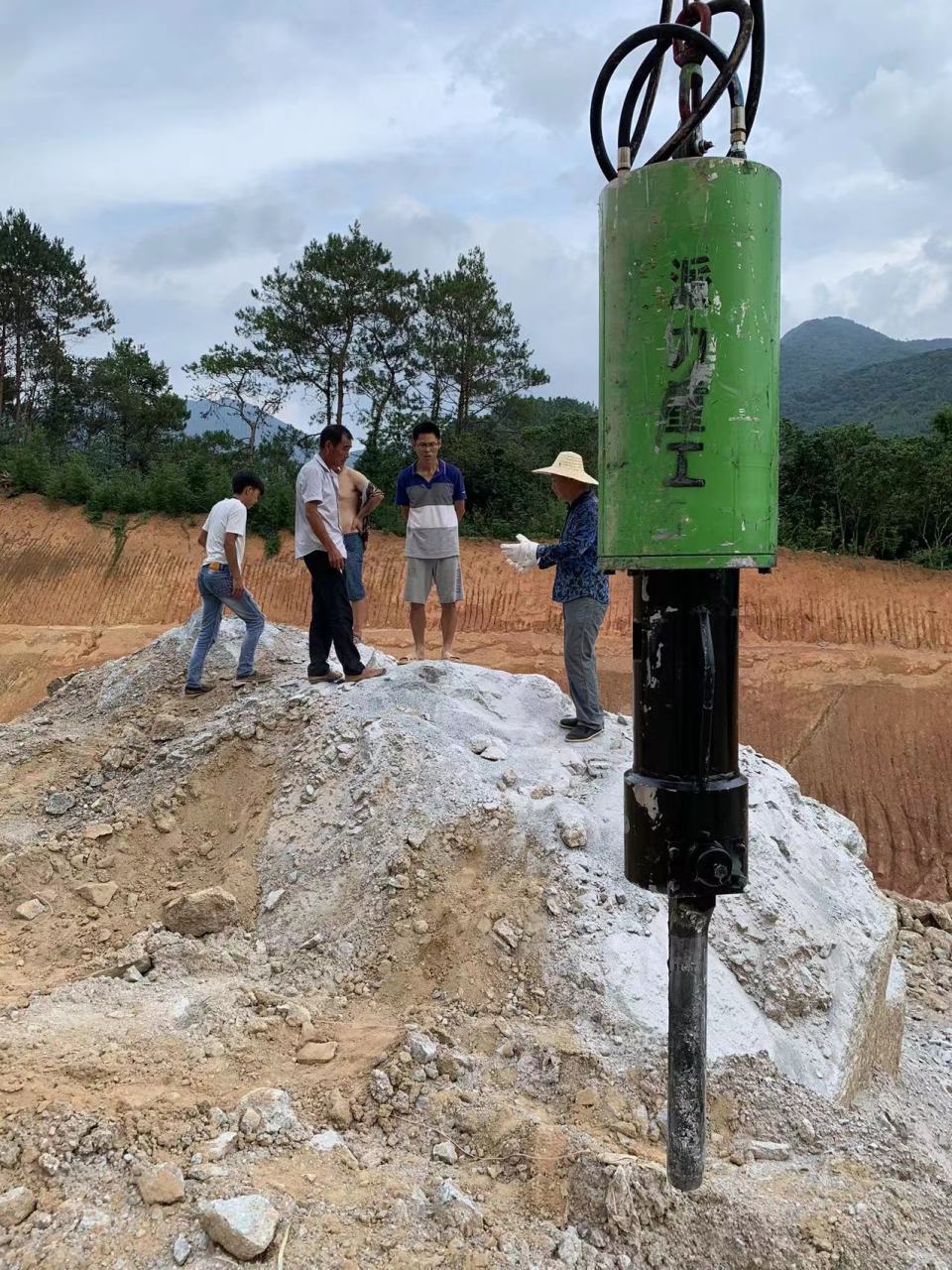 机载式劈裂机 大型液压岩石劈裂机 静态静态爆破