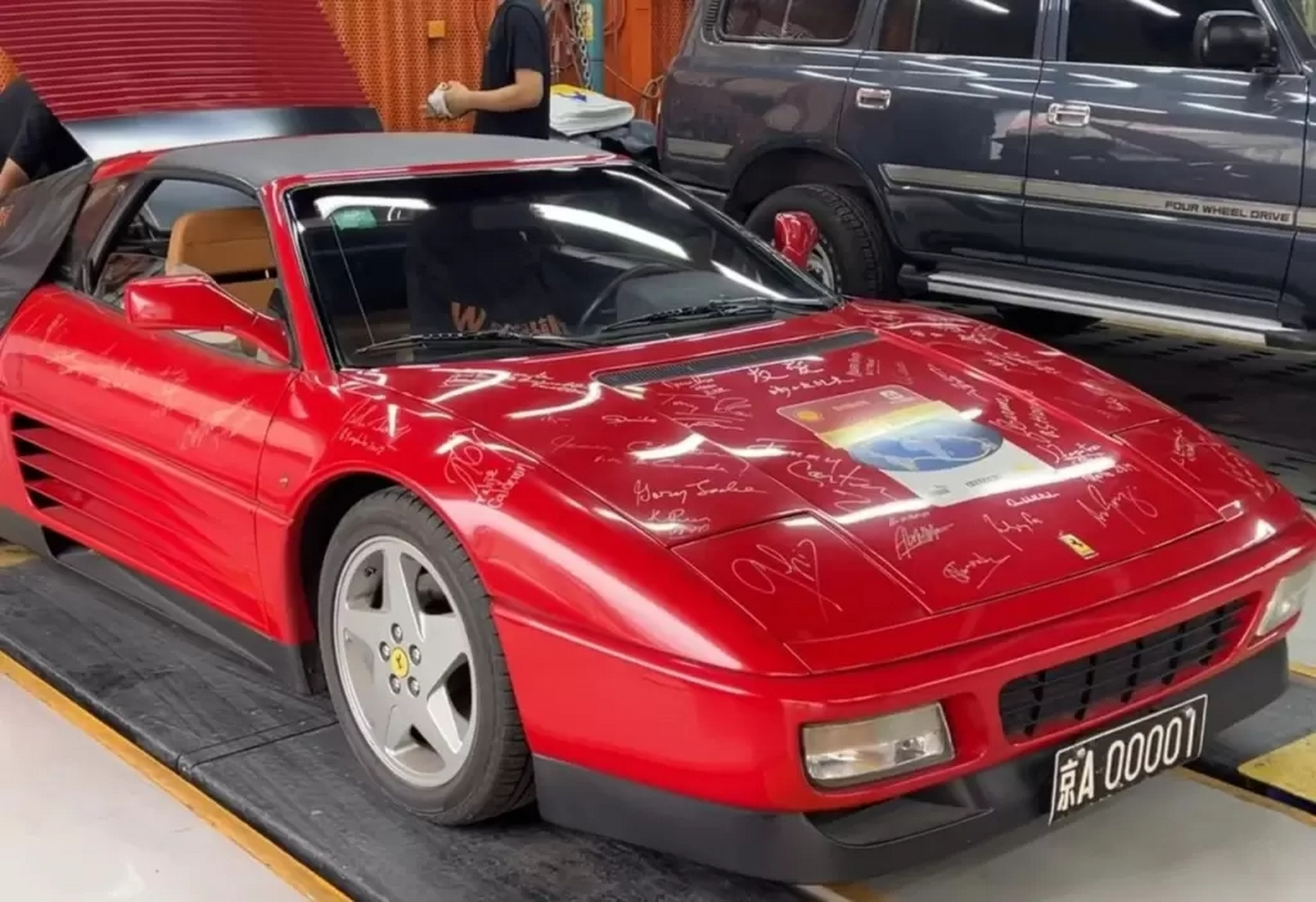 京a00001法拉利,出门保养要用板车,全车有69个签名,无法估价