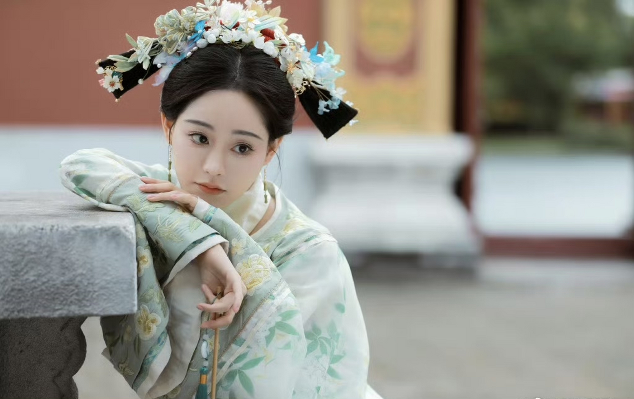 感觉好久没看到祝绪丹的古装造型了,一直感觉她很适合古装呢