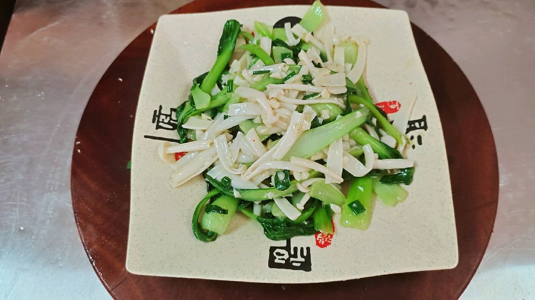店主分享:“蘑菇炒青菜”的家常做法,简单易学,好吃不贵