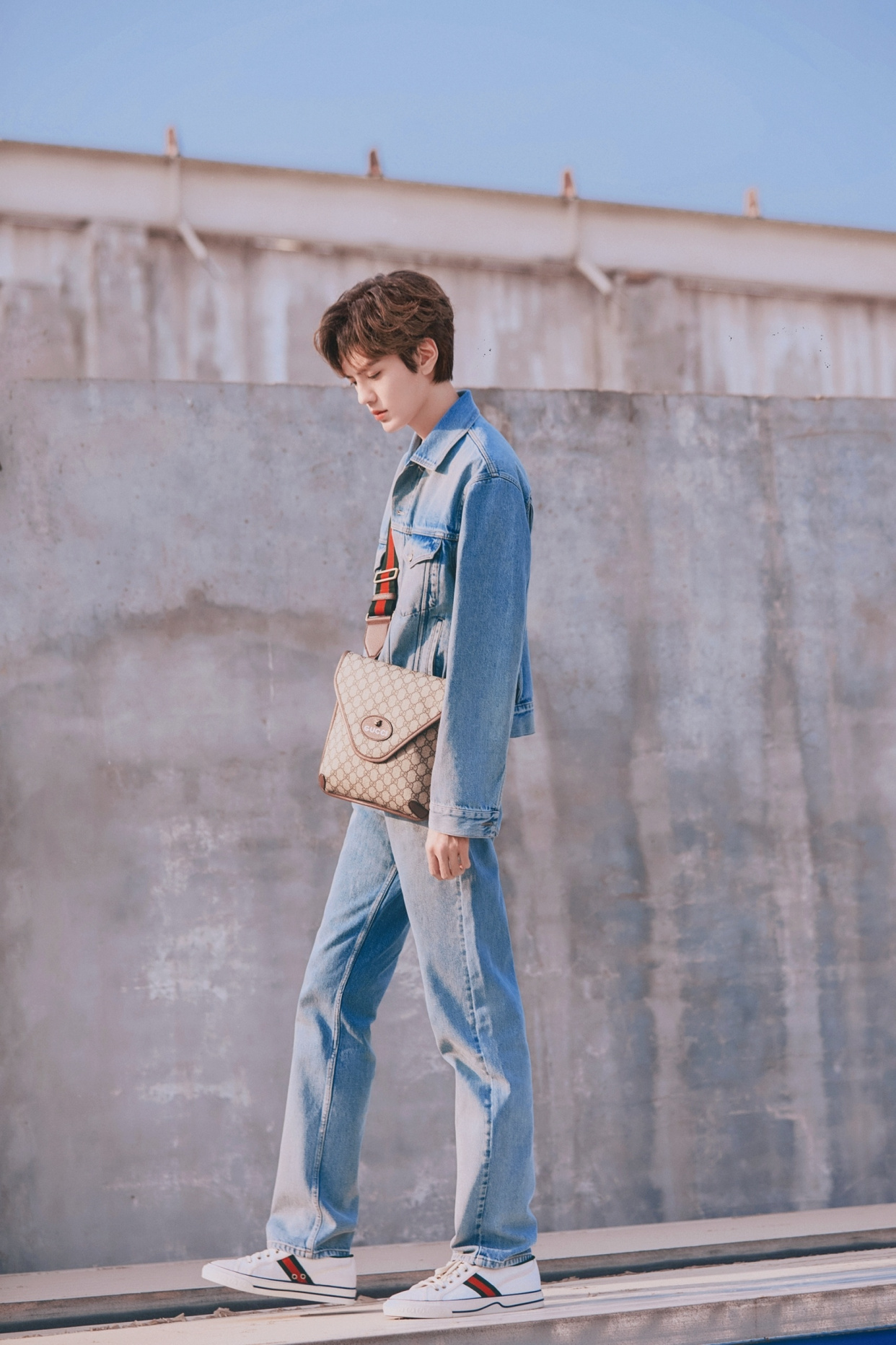 毕雯珺gucci包包穿搭分享,牛仔套装复古潮流,包包格外吸睛又大气