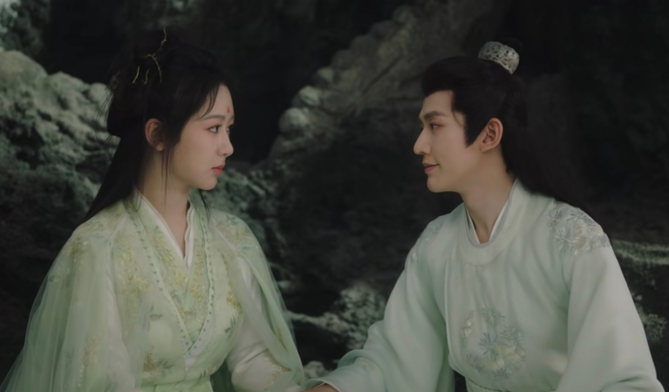 电视剧长相思# 小说原著思想精华摘录:  十七对小六说:  "这世间看似