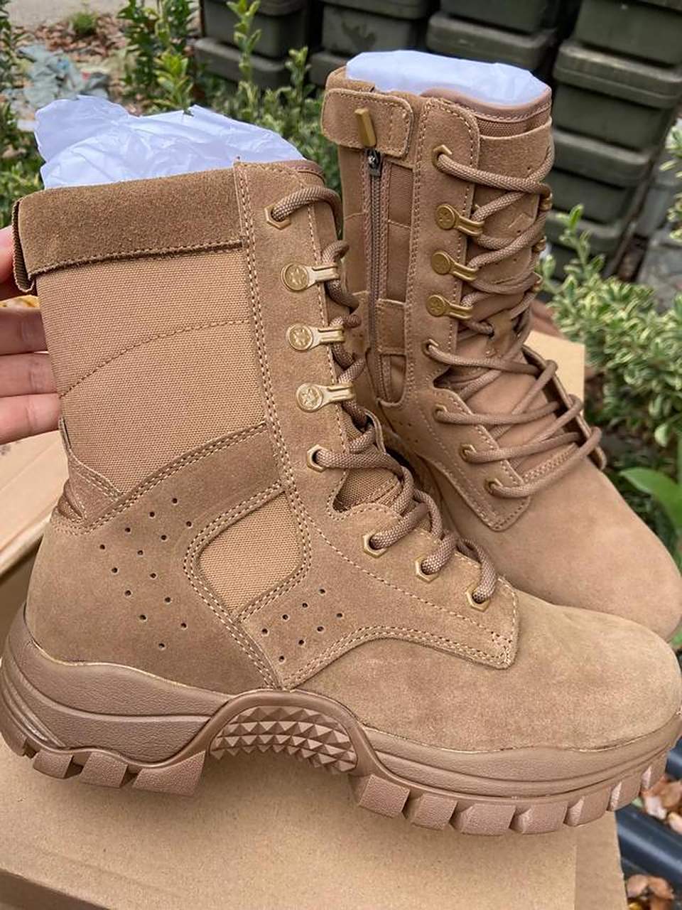 解放军的21式作战靴被戏称为"作战爹".