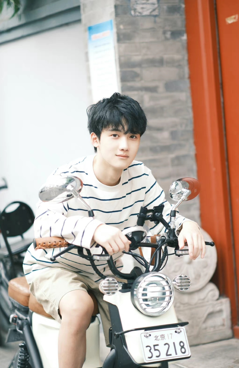 "宝藏男星"孙浠伦