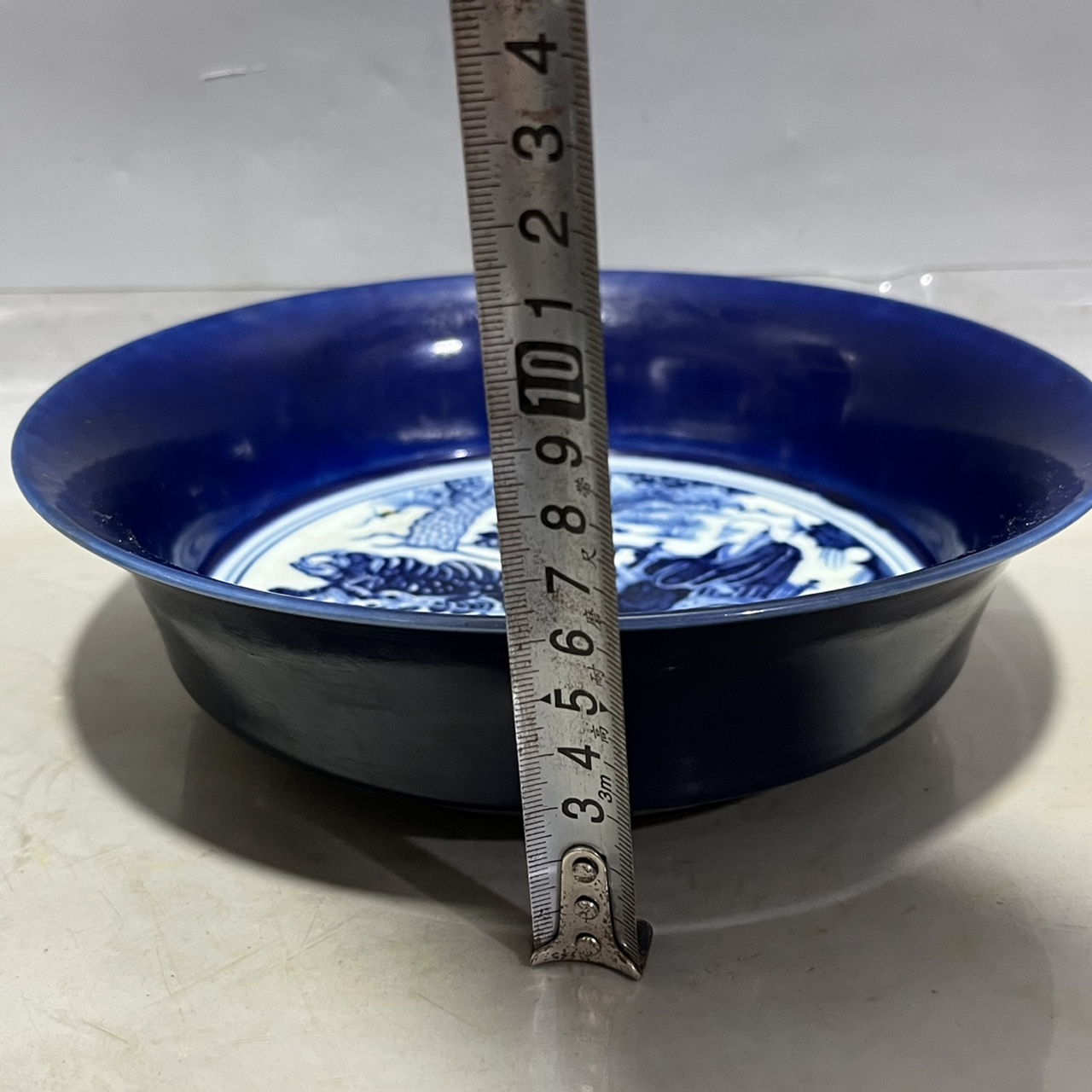 大明宣德年制,霁蓝釉,手绘青花折腰盘