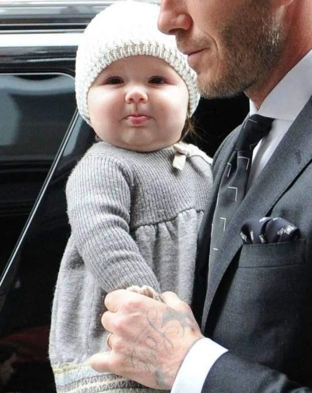 贝克汉姆和小七的最新合影,笑容发自内心而灿烂,贝克汉姆乐成一朵花,