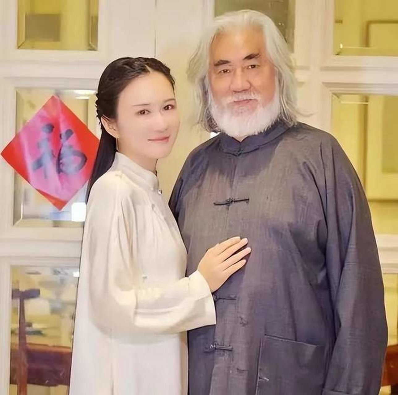 现任老婆杜星霖三年为张纪中产两胎,总算儿女双全了.