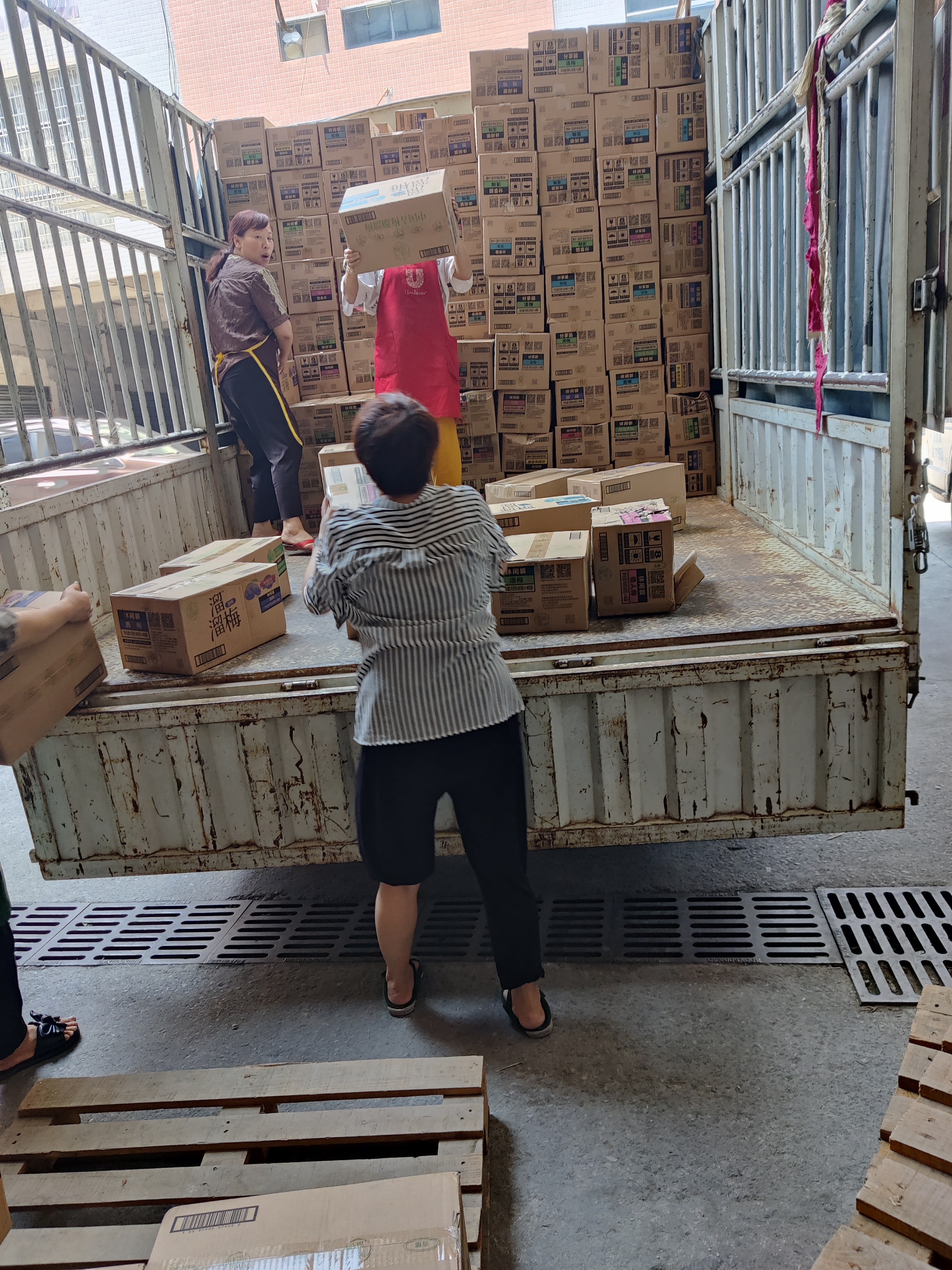 搬运工特辑——装车下货的娘子军!