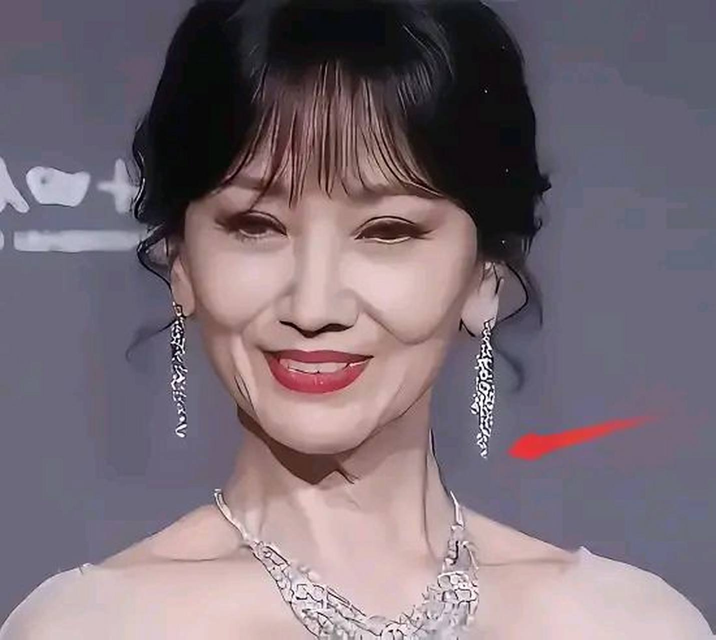 少了美颜和滤镜,赵雅芝也太老了吧!