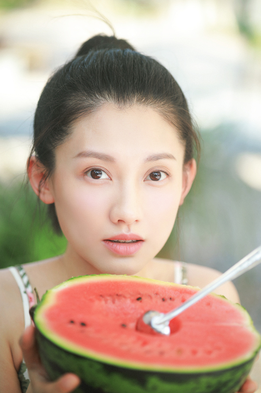 清秀气质美女,演员马藜