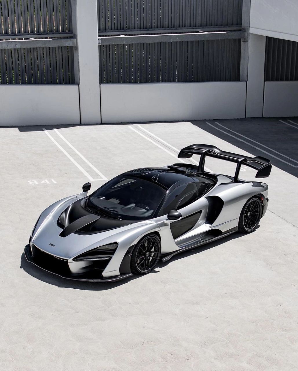 售价超千万人民币的超级跑车:迈凯伦塞纳