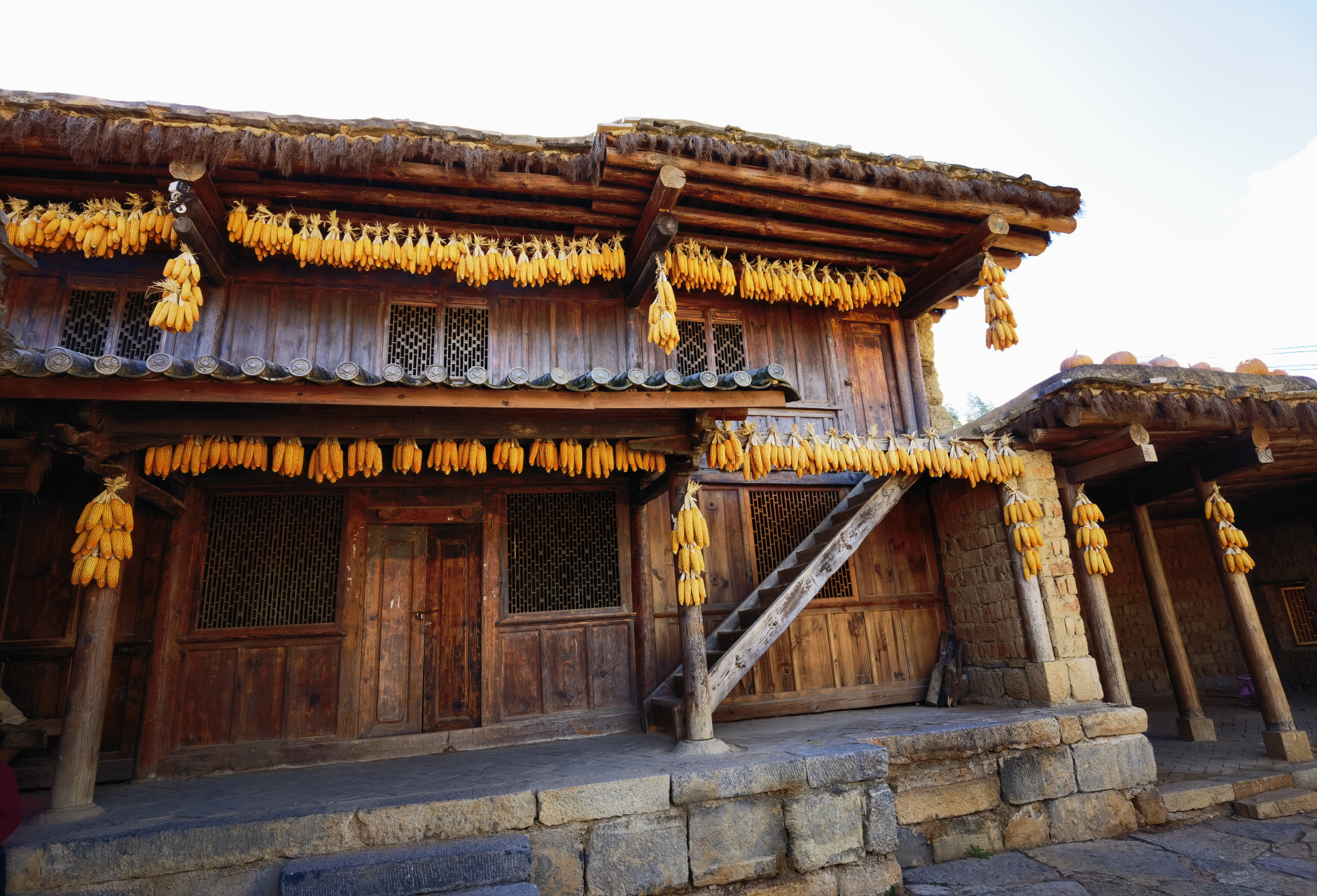 城子古村的土掌房四合院 云南泸西县的城子古村,距离县城25公里,是