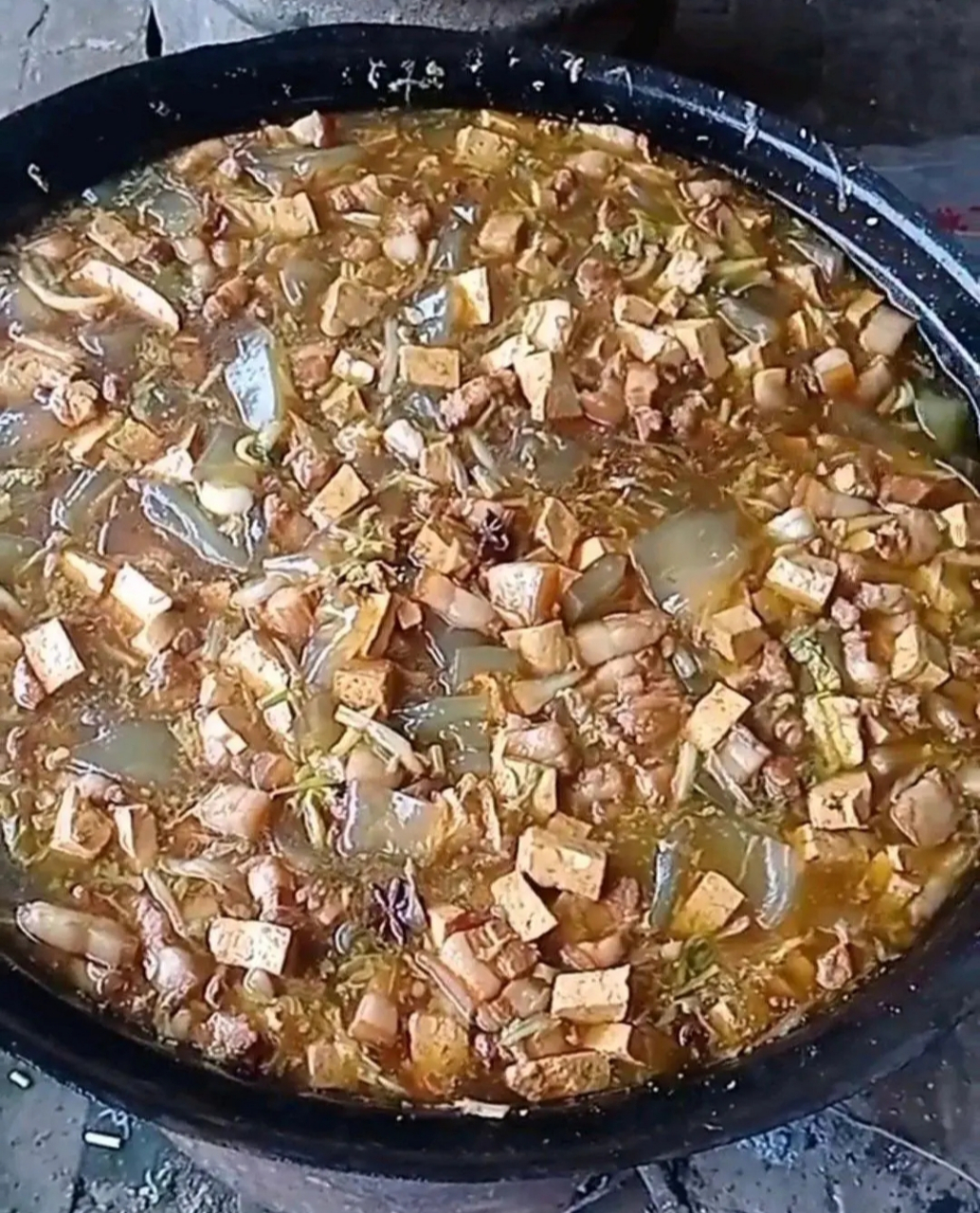 工地里的大锅饭,累了一天,吃着还是挺香的91