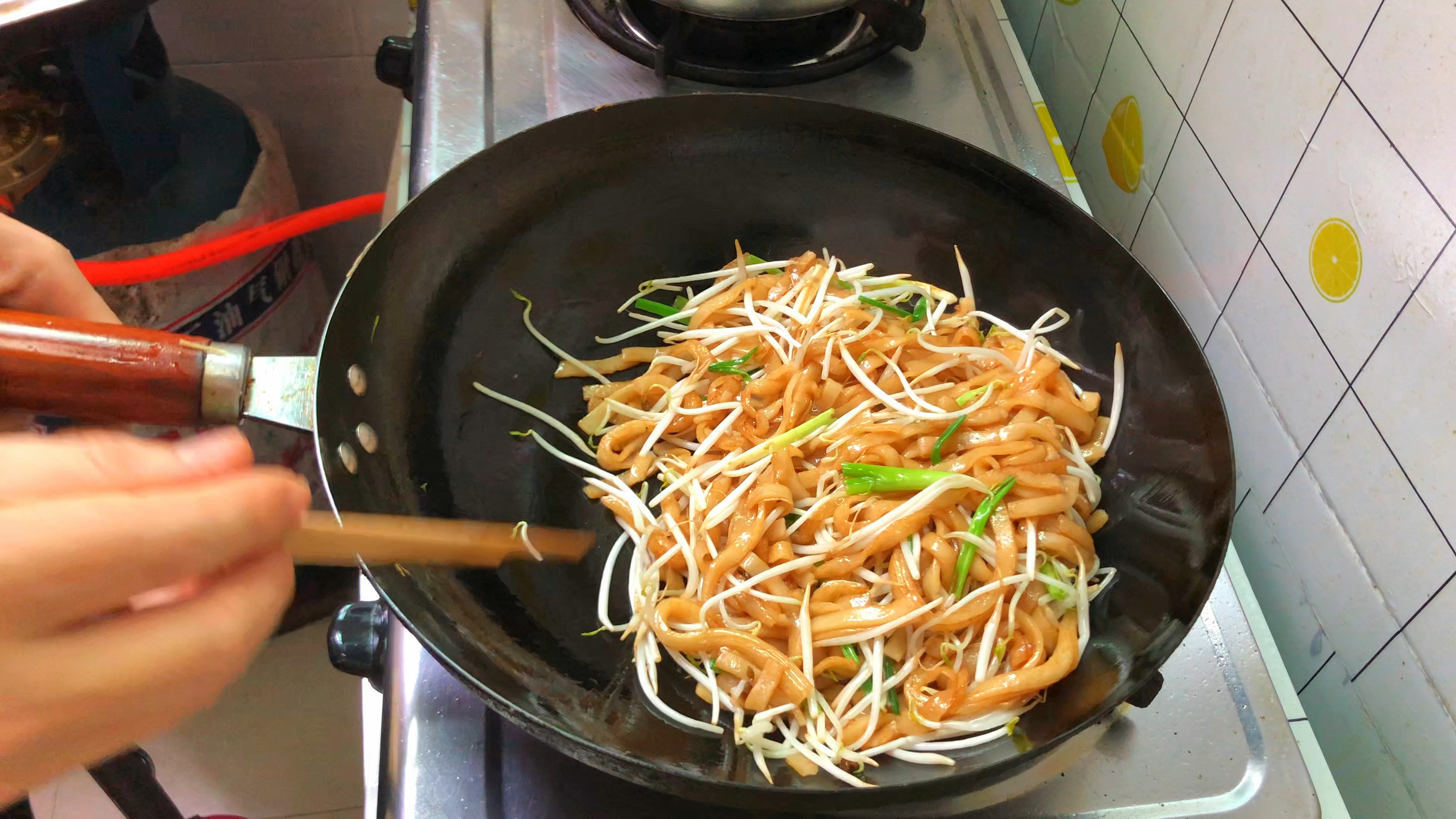 原来饭店这样炒粿条或者河粉的,怪不得调味均匀不易断有锅气