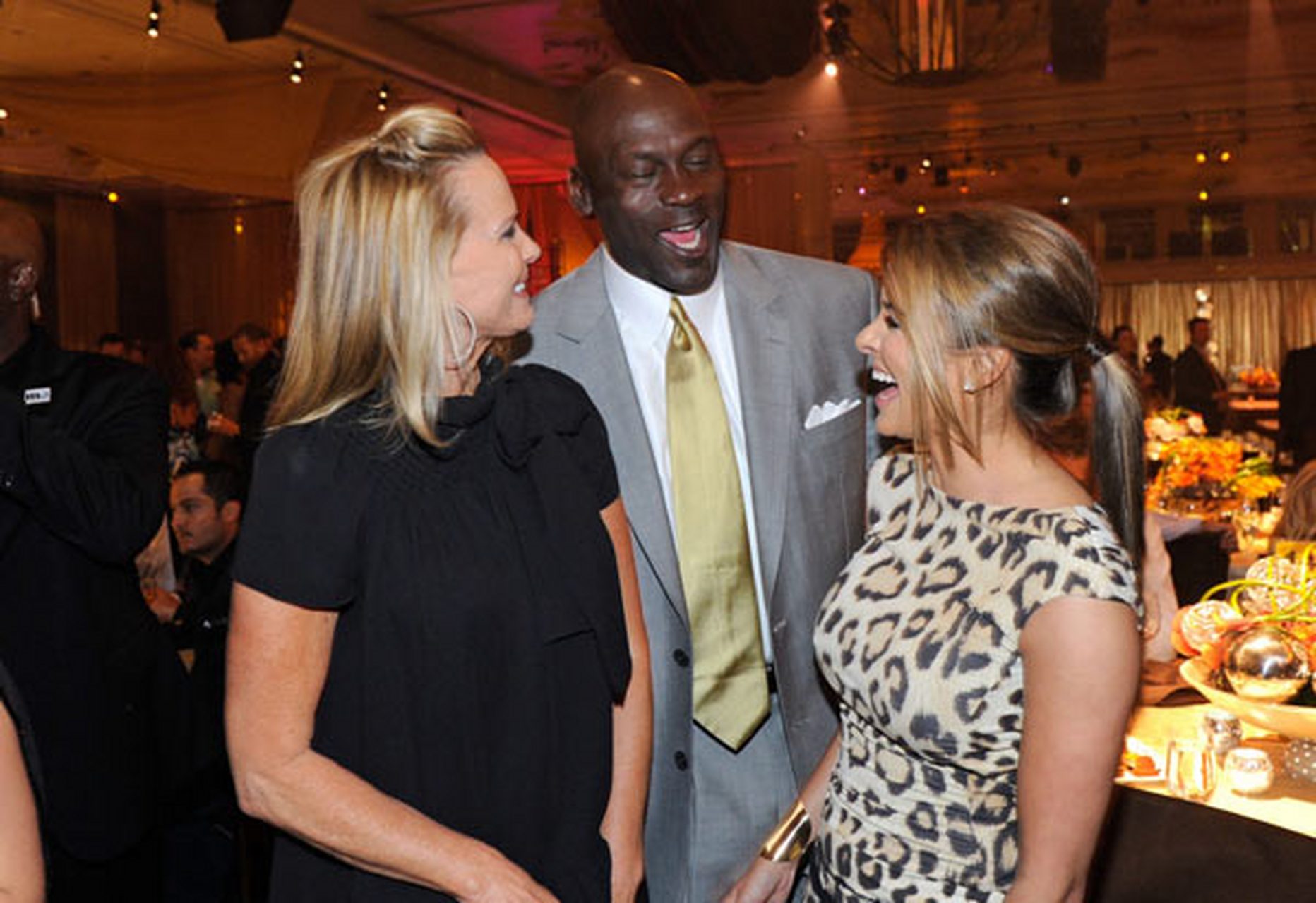 乔丹妻子伊薇特·普列托要比瓦妮莎苗条多了.