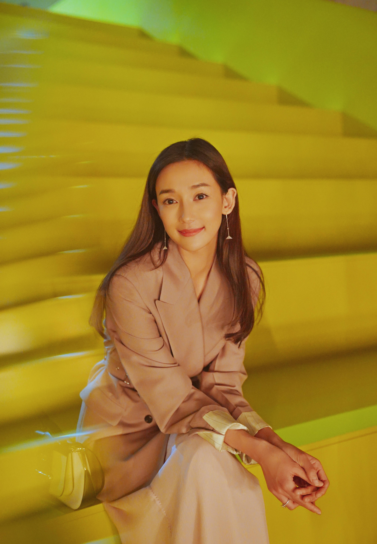 李若宁:清新秀丽,温柔可人