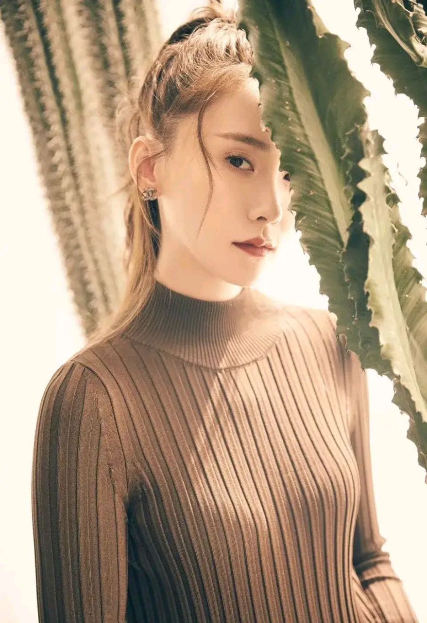 马秋子 ,灰色长裙,大长腿迷.