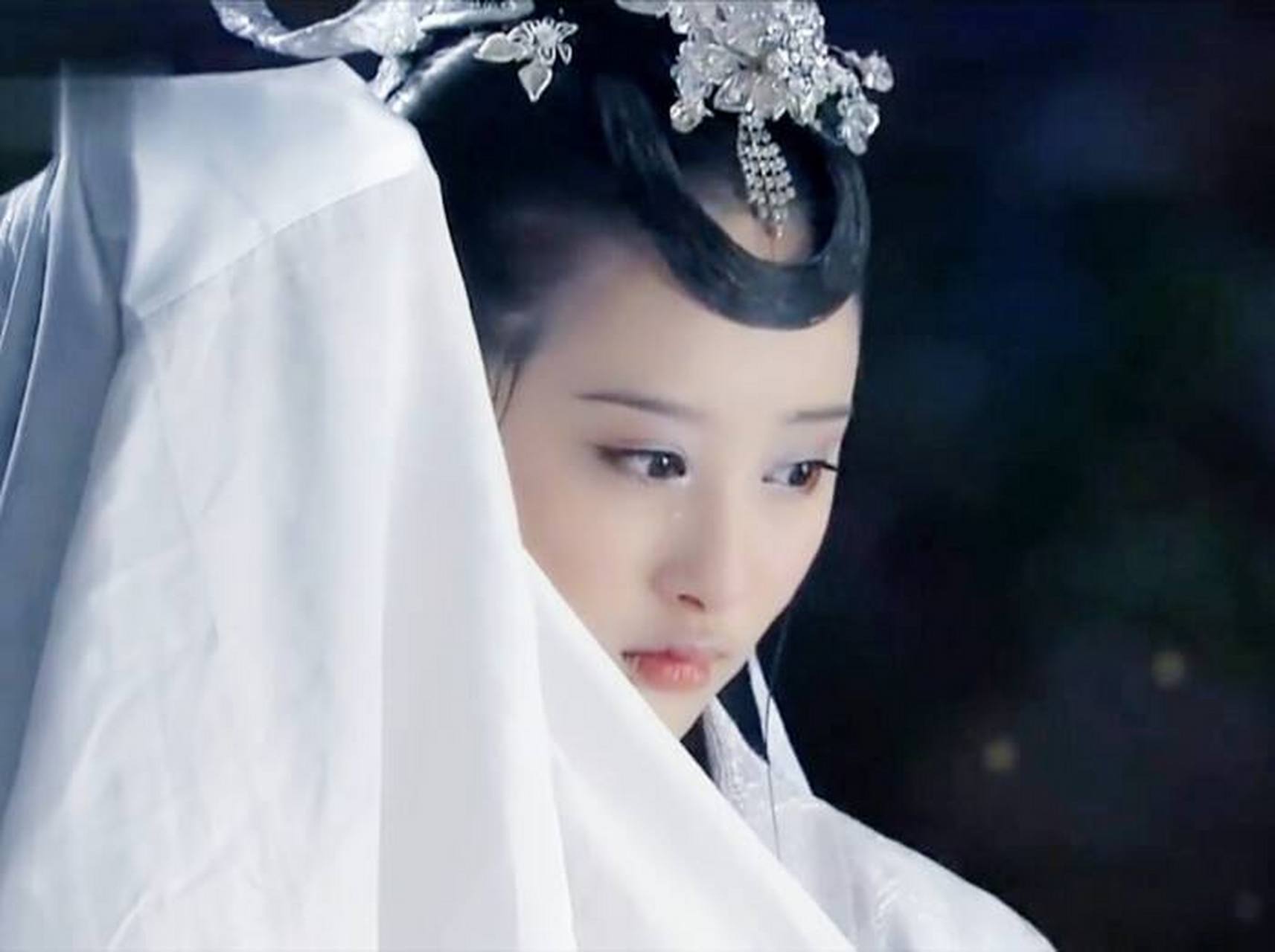 嫦娥奔月是一个家喻户晓的传说,她的本名是姮娥,这