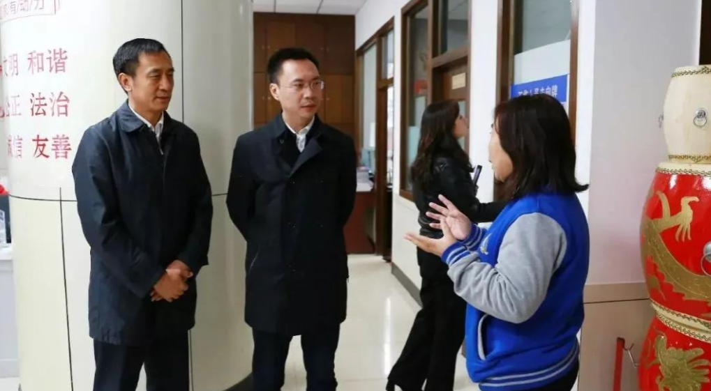 他,现任鞍山市市长,是辽宁省最年轻地级市市长