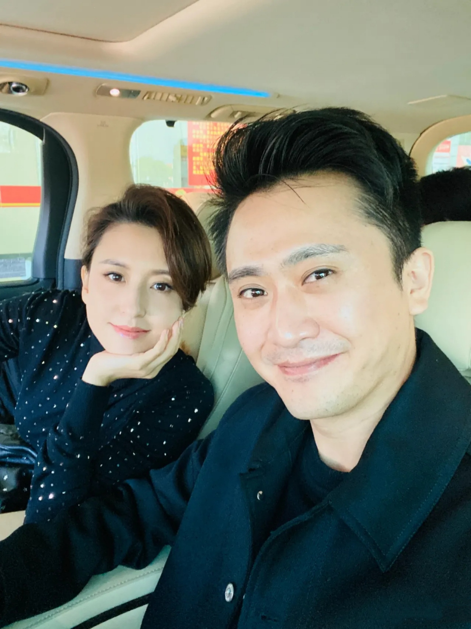 央视综艺主持人杨帆和张蕾可谓黄金搭档,杨帆帅气幽默,张蕾大气漂亮