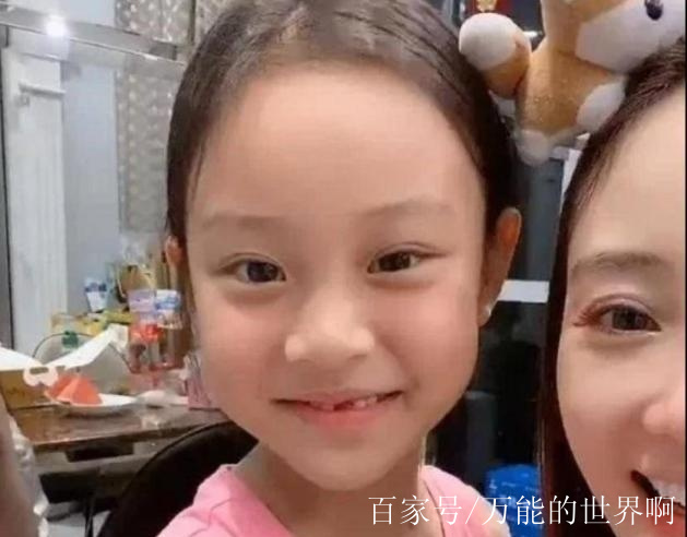 李小璐女兒甜馨近況:古靈太可愛了,比李小璐漂亮多了