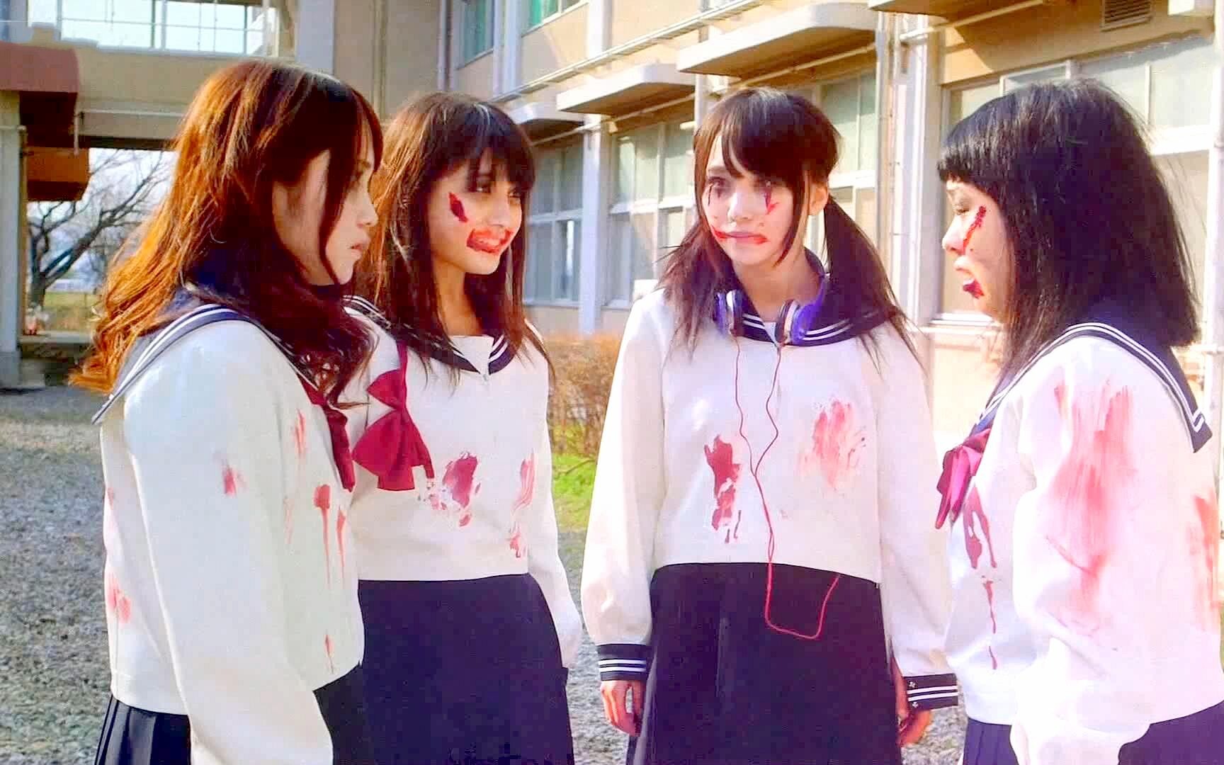 日本被丧尸占领，女高中生为了保命，把自己化装成丧尸在线观看