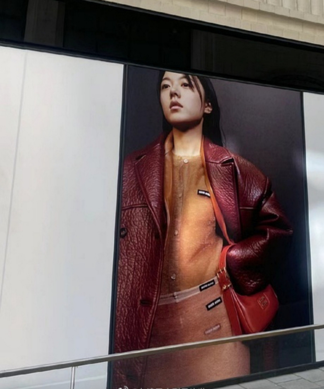 无意看到miu miu这个国际大牌给赵今麦铺的地广,一时间不知道这牌子