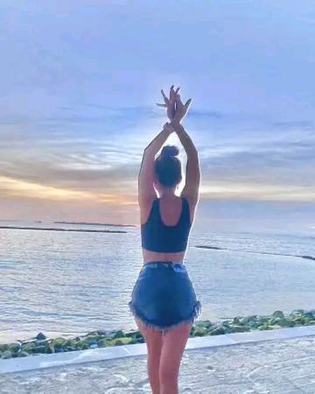 作为李汶的歌迷,当我得知她因抑郁轻生去世的消息时,我的心情无法用