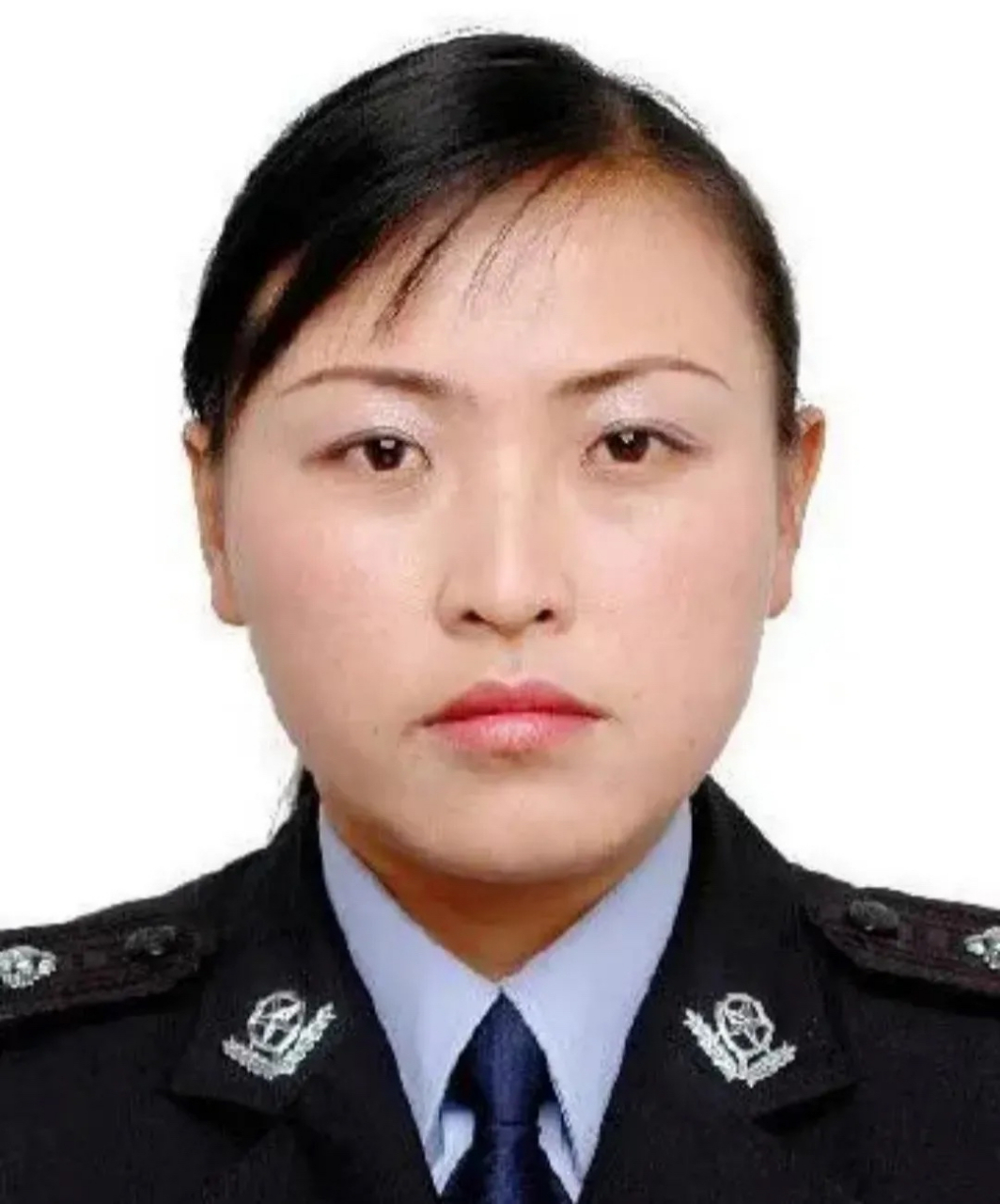 缉毒女英雄杜萍:用生命守护安宁  2013年,在攀枝花休假的杜萍得知四名