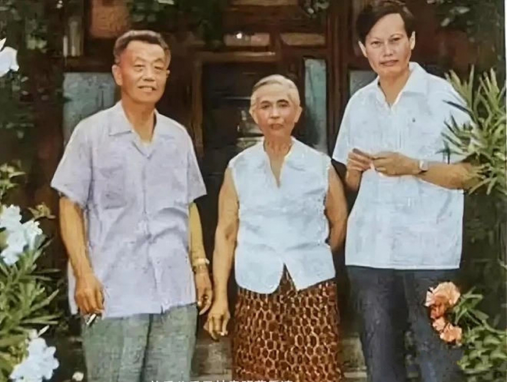 张振宁和岳父杜聿明留影 略有些拘谨