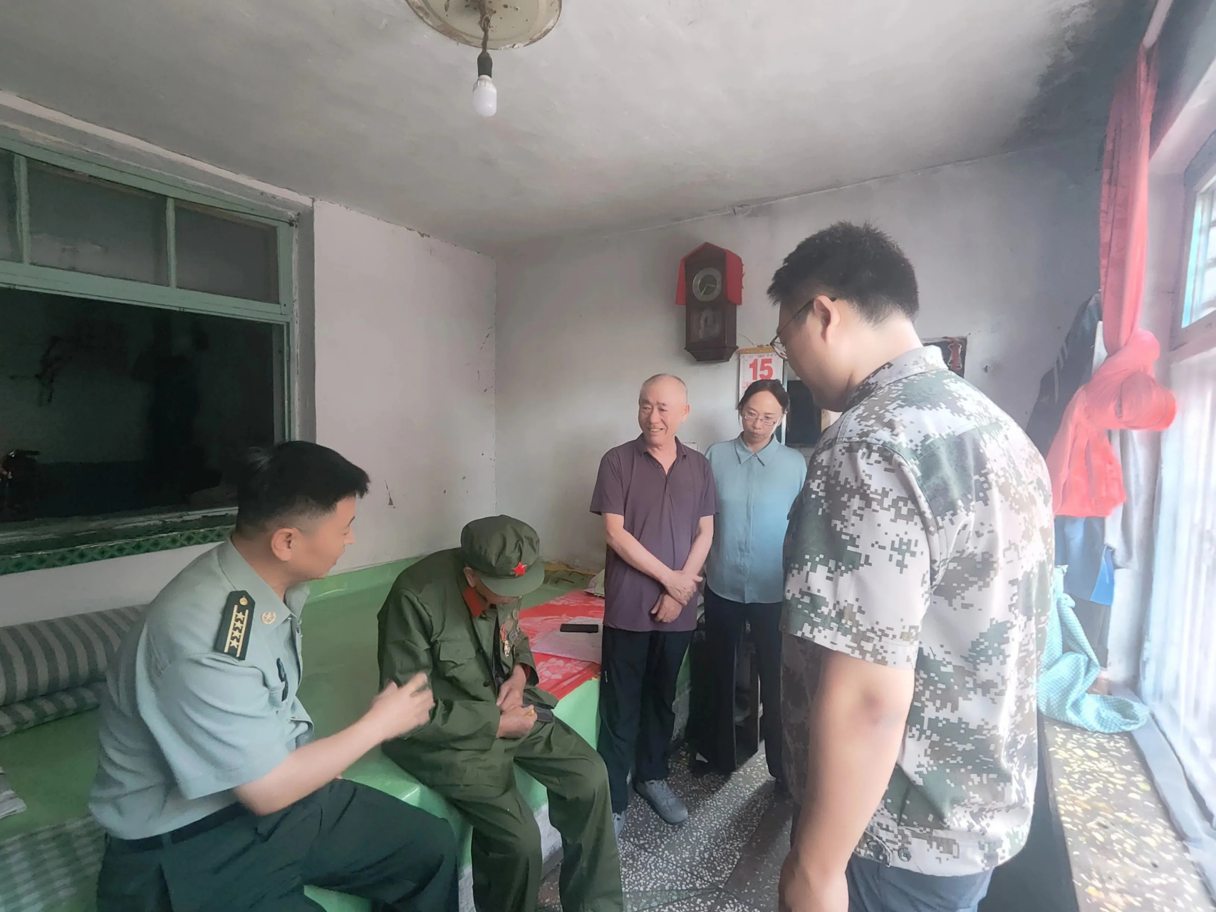 "八一"建军节到来之际,7月27日,辽阳军分区政委高海军到我区走访慰问