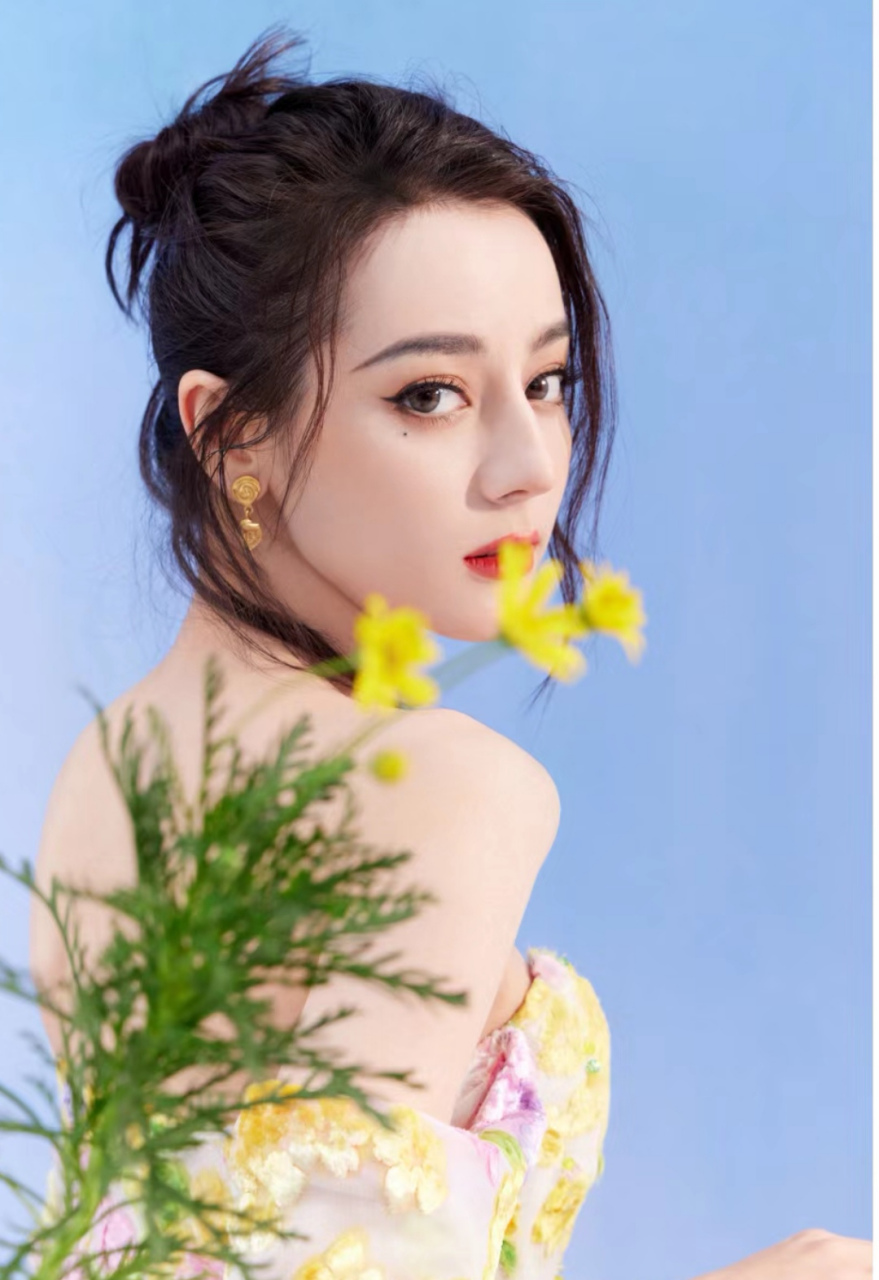 花仙子热巴,透明高跟鞋大长腿,美呆了 真身长裙真的太漂亮了 很显身材