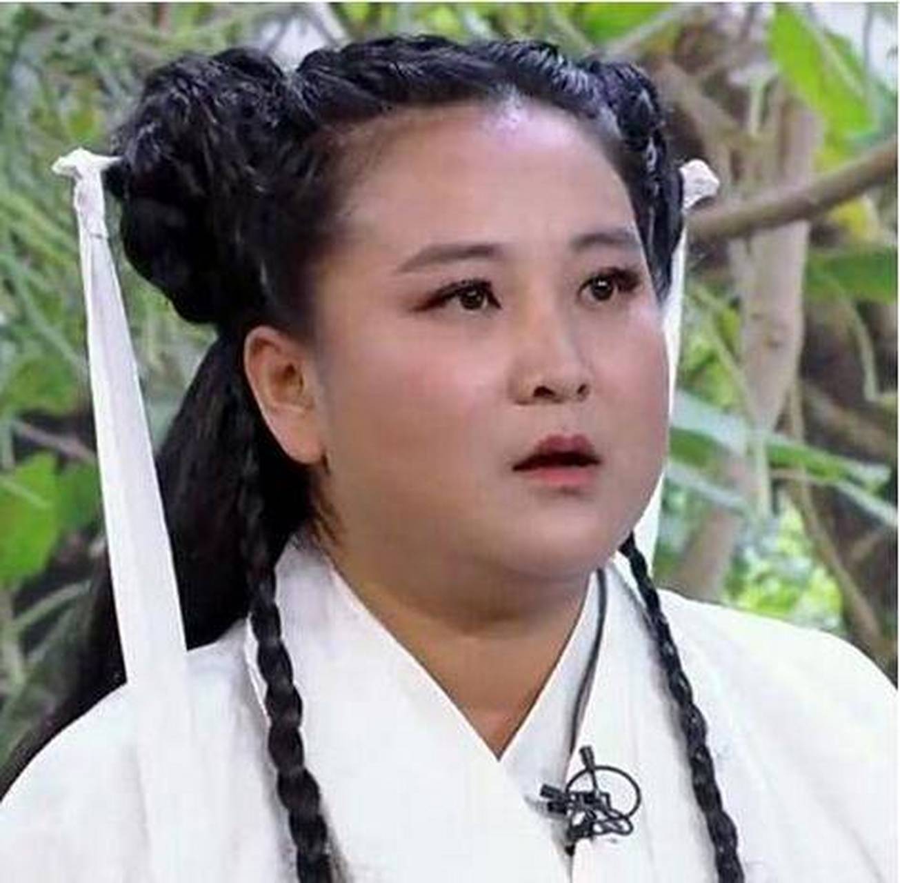 那长得最靓的女生就自然是贾玲icon了,形态饱满,国泰民安的脸型,如