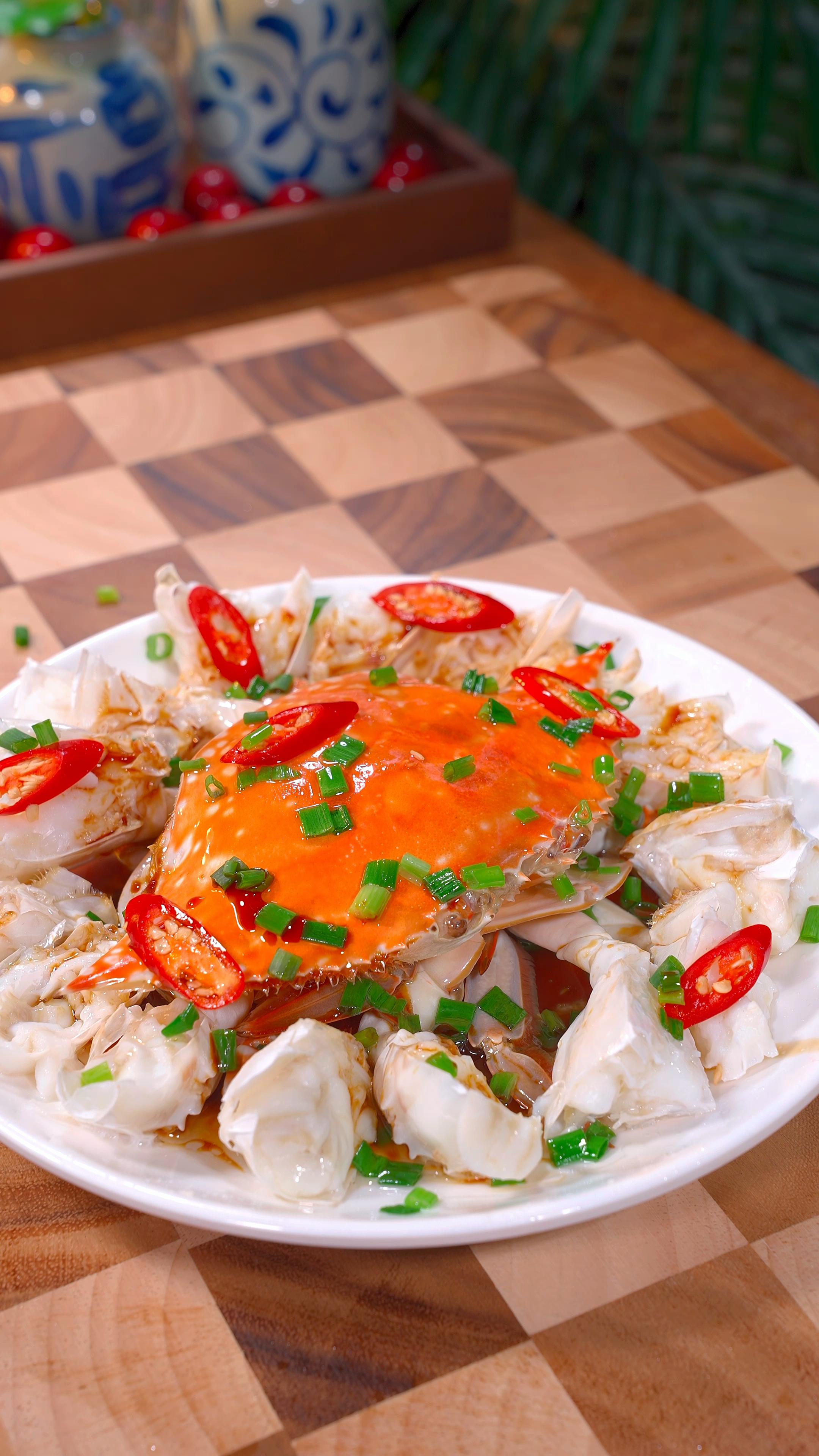 这个季节的梭子蟹好肥美,学会了这道葱油梭子蟹,就是你的拿手好菜-度