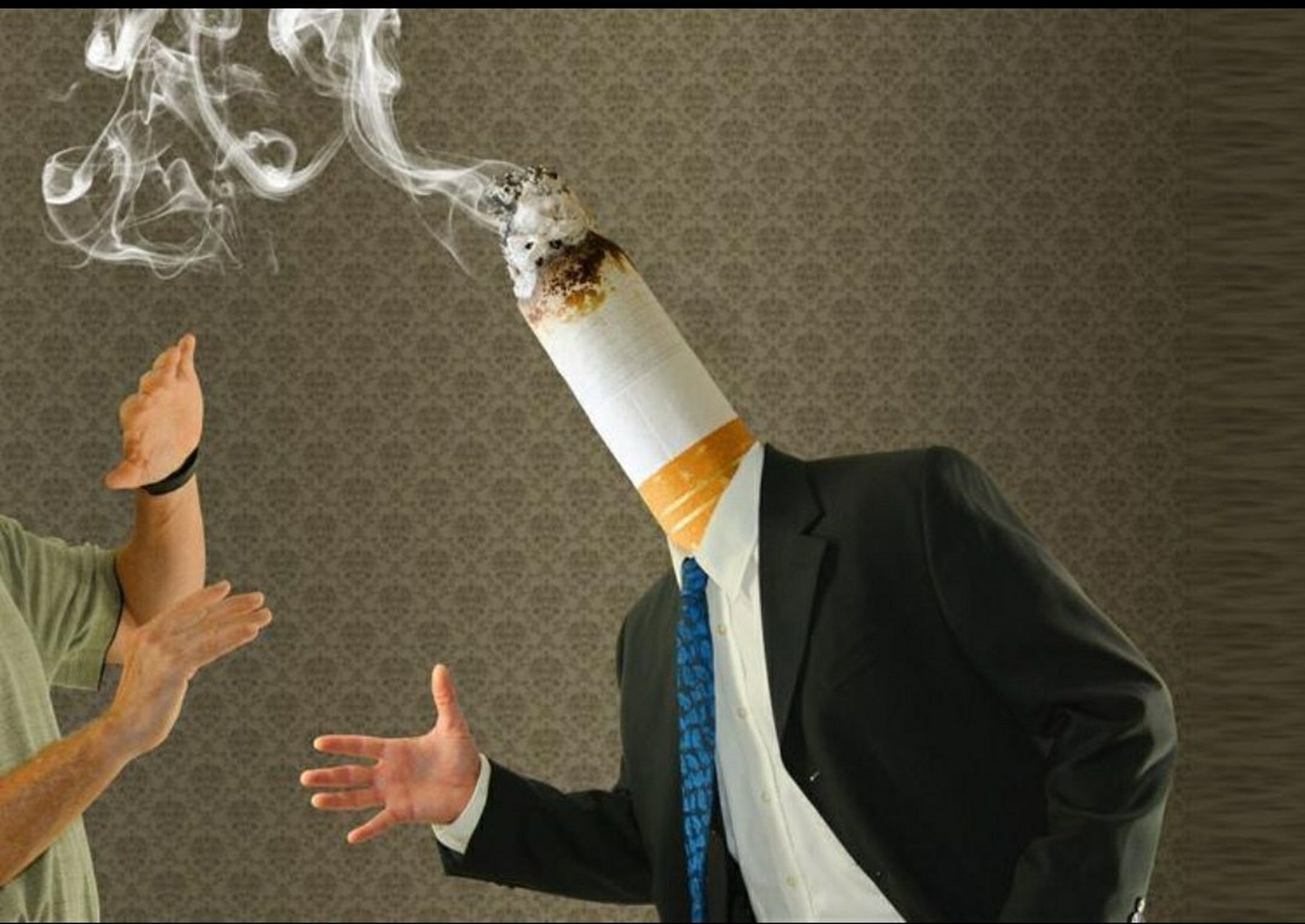 和各位老总们一个办公室,老总们都在办公室抽烟,每天吸二手烟的我太累