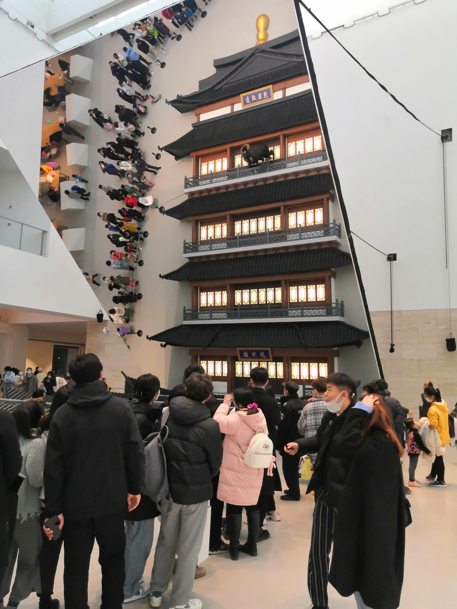 在山东美术馆,济南国际双年展,攀登大明湖超然楼