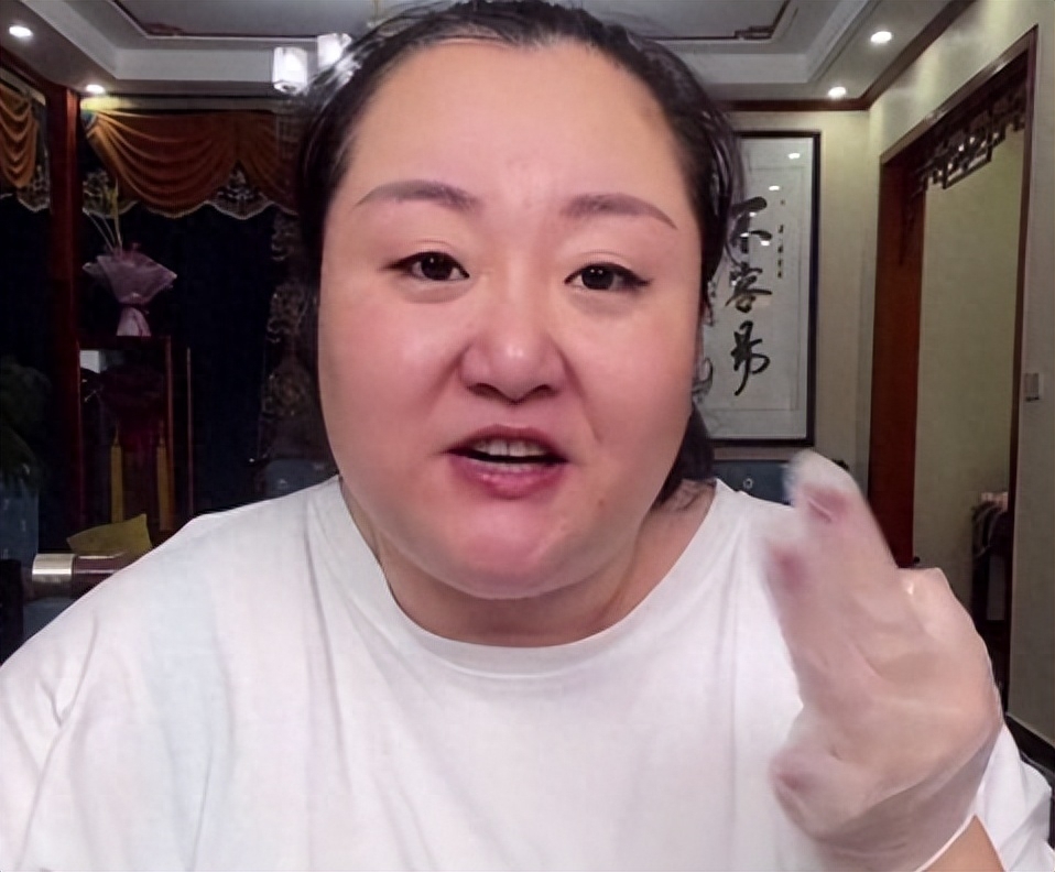 网红北京胖姐:拿命吃赚到2亿,疑似脑出血,称死后遗产全给老公