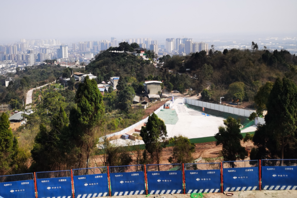 正在建设中的眉山市仁寿县翳嘶山,飞泉山观景平台和金马河景观