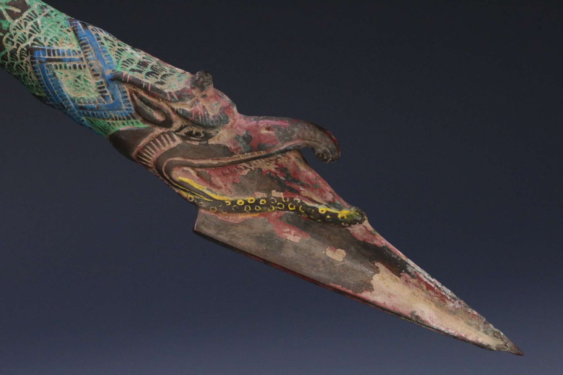 藏传 铜质彩绘金刚斧.尺寸29.8*13.9*3.7厘米,重393克