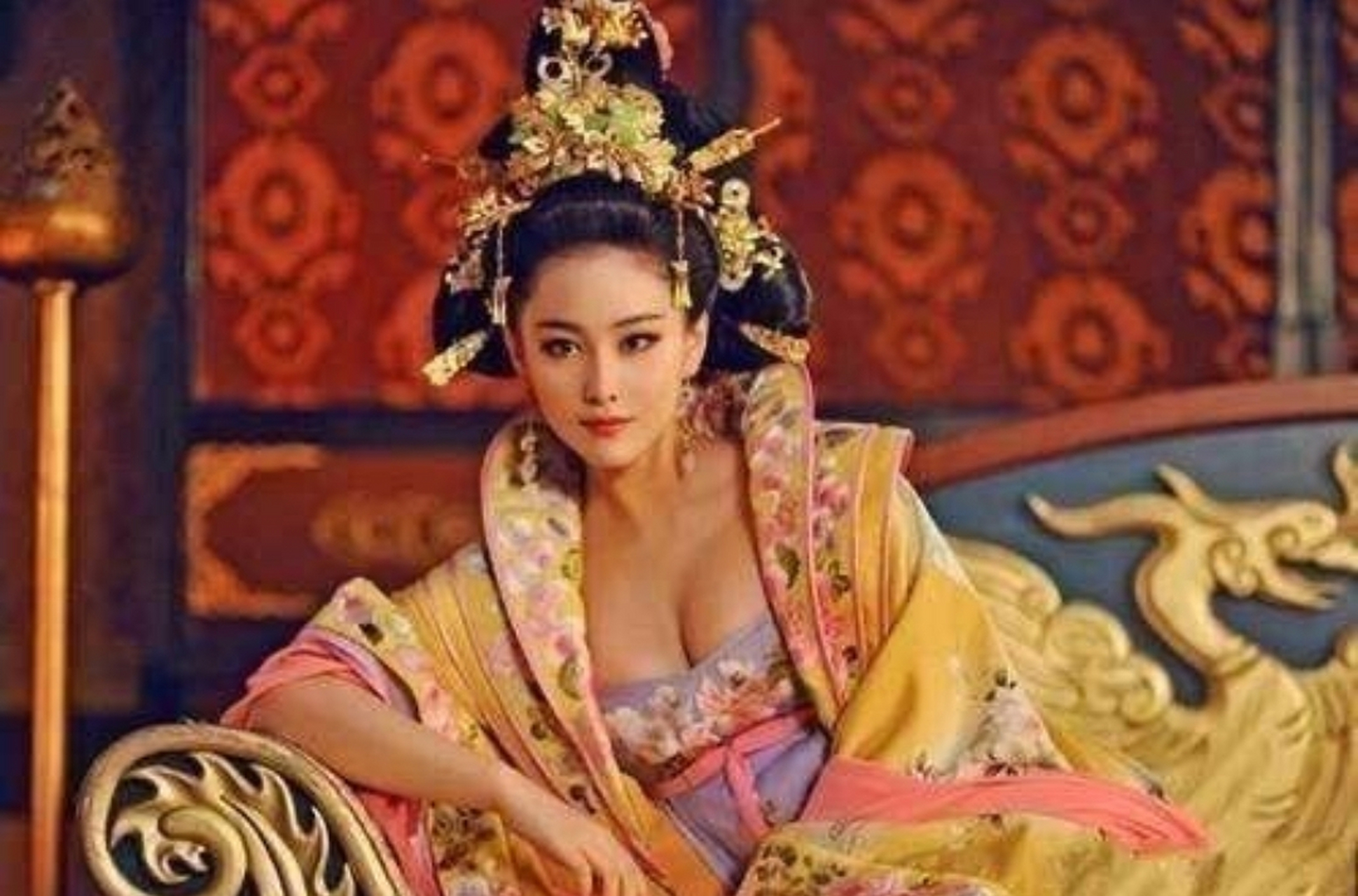 武则天年轻时,曾为唐太宗李世民的妃子,但因嫉妒和争权斗争,被李世民
