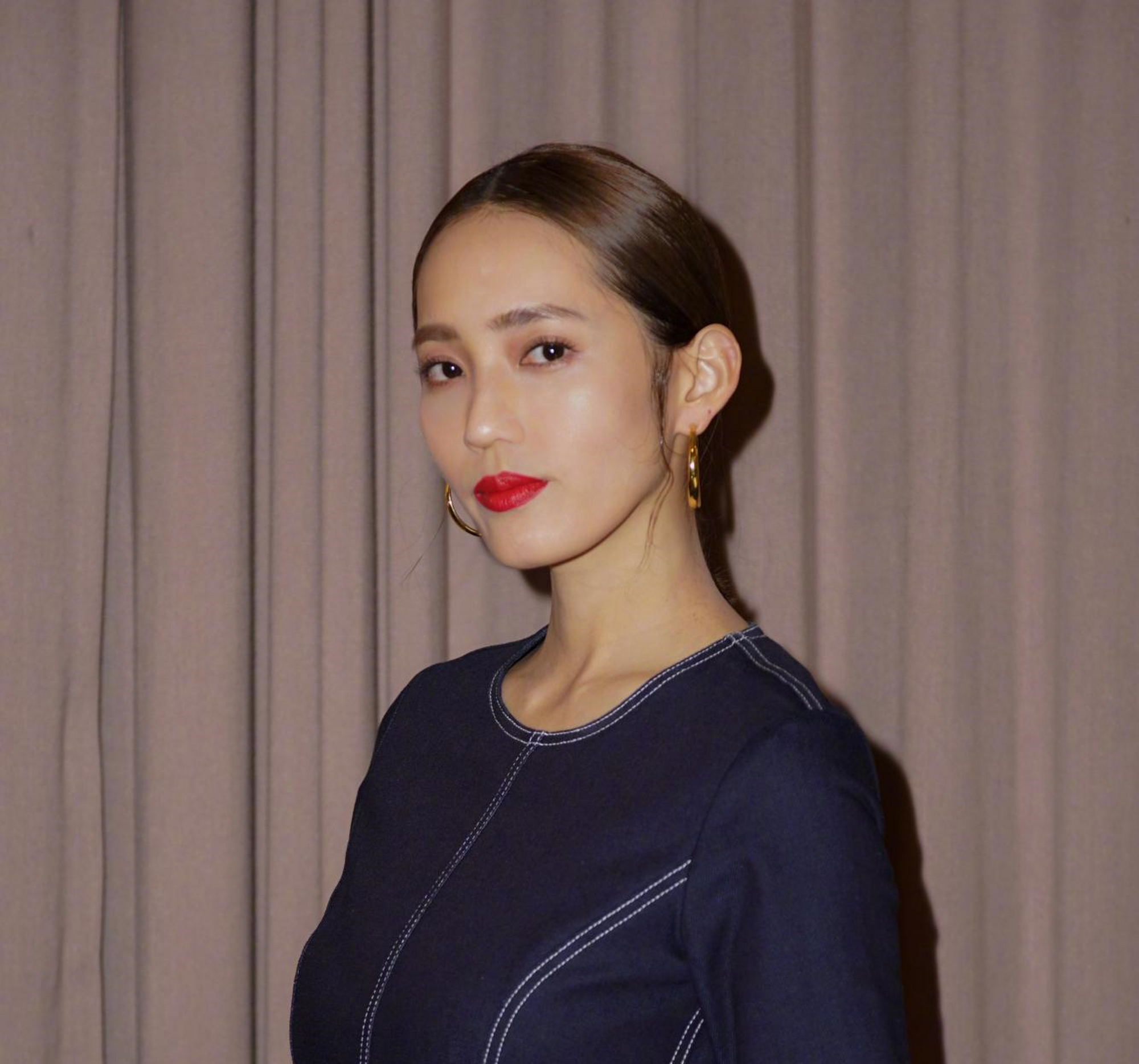 余文乐王棠云首次同框亮相活动,手牵手登场甜蜜气息爆棚!