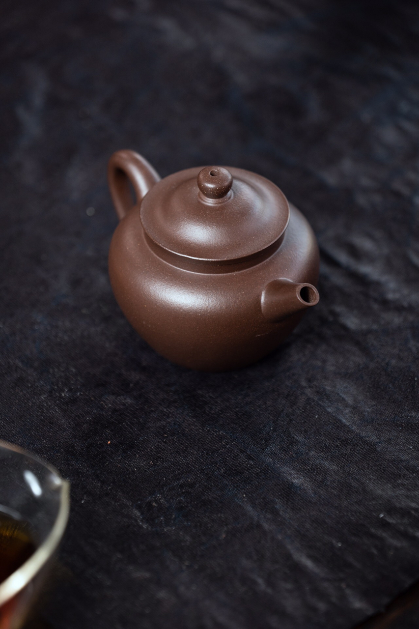 巨轮壶,是刘涛大师精心制作的一款紫砂壶.