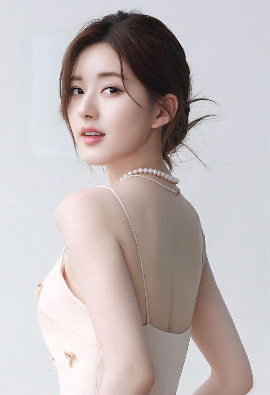 赵露思,出生于四川成都,中国内地女演员,2017年,参演古装言情剧