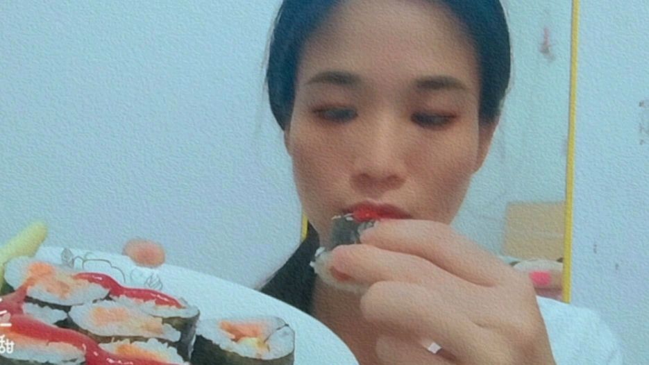 海苔还剩好多张第三次做寿司越来越熟练,黄瓜胡萝卜火腿肠肉松