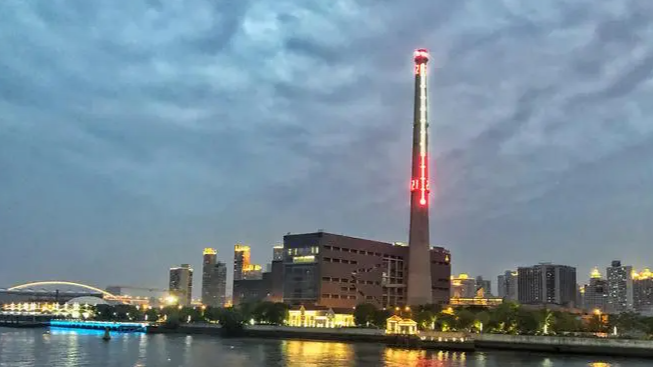 "上海地标大烟囱上的温度计被拆除",这支长达165米的温度计堪称世界最