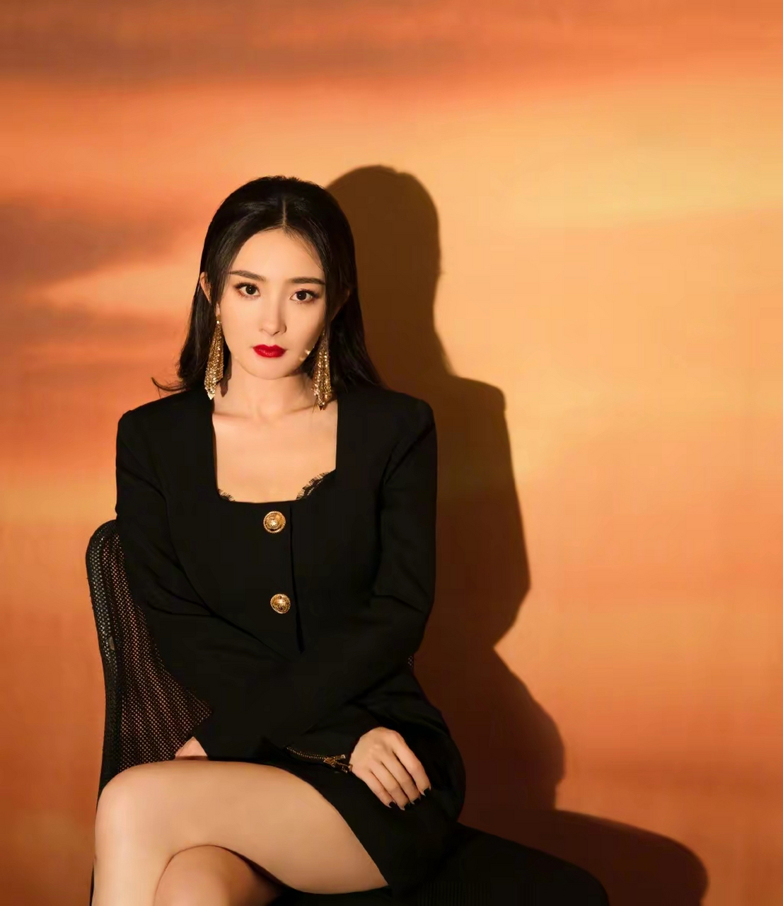 杨幂的坦诚与反思  娱乐圈的光鲜亮丽背后,隐藏着许多不为人知的阴暗