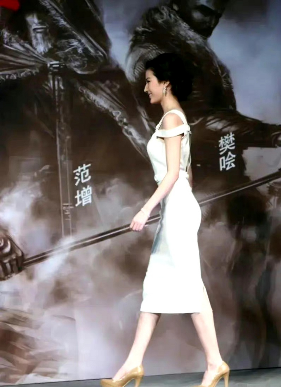 刘亦菲的翘臀好羡慕#刘亦菲