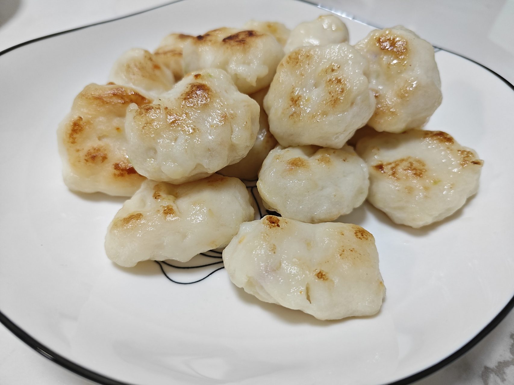 家乡的香煎墨鱼饼,味鲜美有嚼劲[馋嘴]